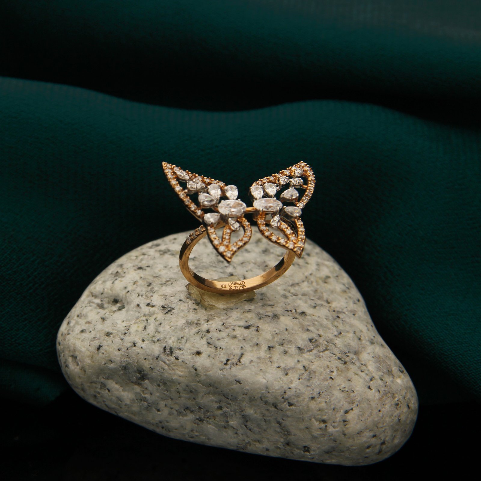 FANCY RING
